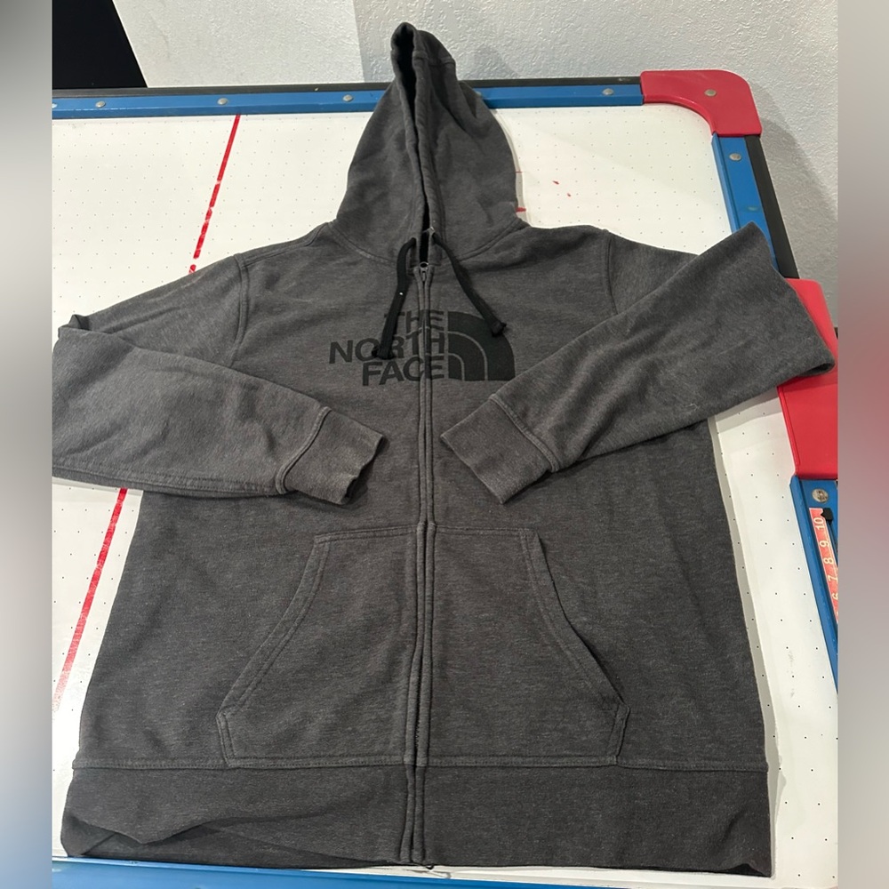 Men’s North Face zip up hoodie